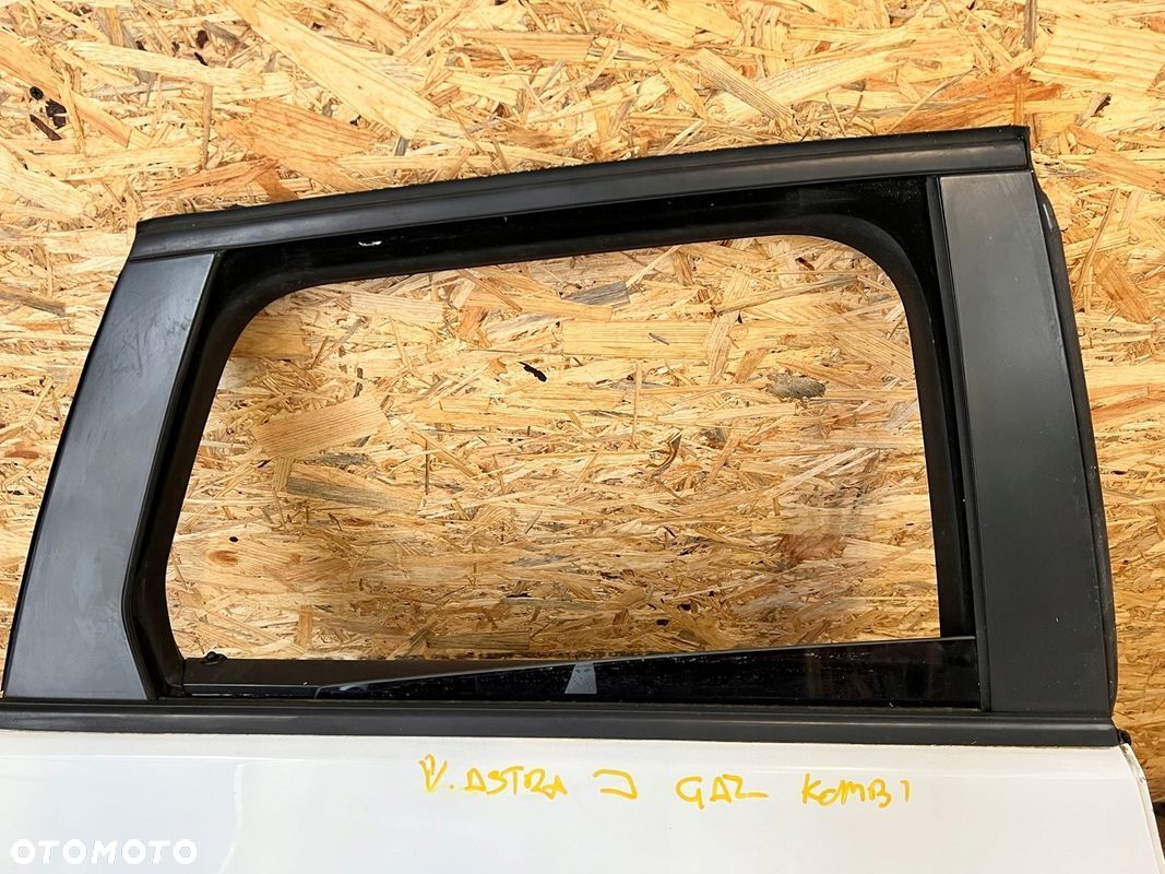 Drzwi TYLNE PRAWE prawy tył OPEL ASTRA J KOMBI IV Kod lakieru: GAZ Z40R - 1