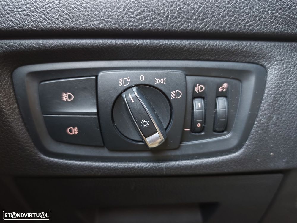 BMW 116 i Advantage — fotografia 12