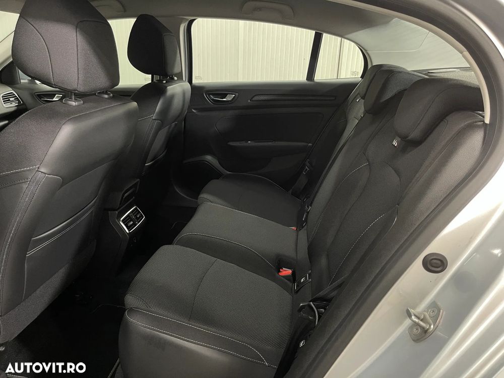 Renault Megane TCe 140 EDC GPF Equilibre - 11
