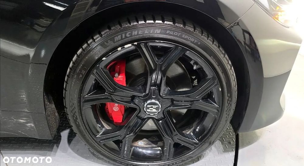 Kia Stinger - 17