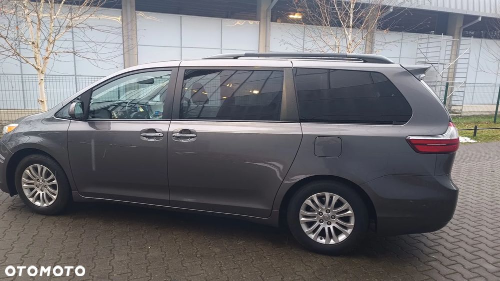 Toyota Sienna - 12
