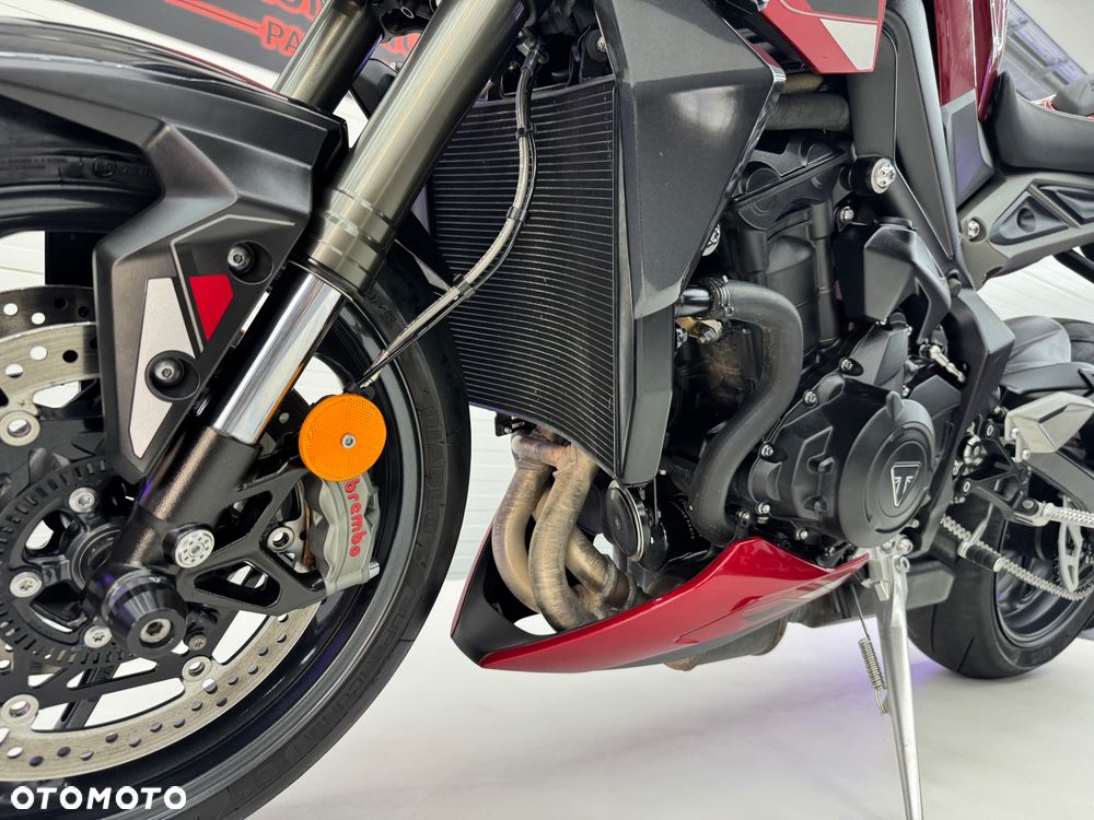 Triumph Street Triple - 27