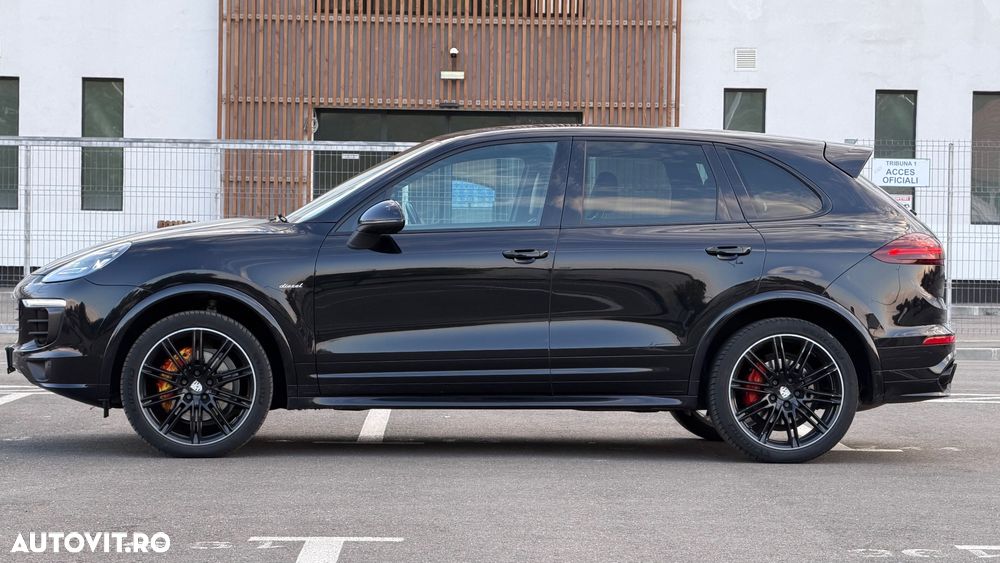 Porsche Cayenne 3.0 L - 6