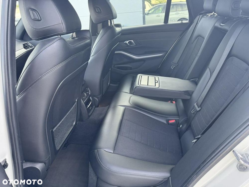 BMW Seria 3 320d xDrive M Sport Shadow - 9