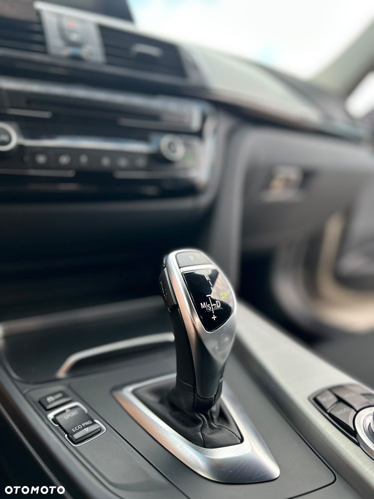 BMW Seria 3 320d Luxury Line - 18