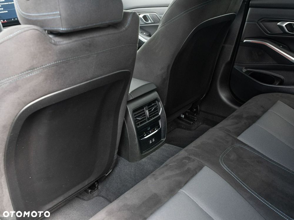 BMW Seria 3 320d mHEV M Sport - 26