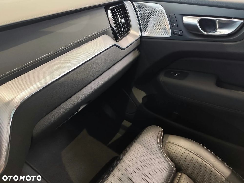 Volvo XC 60 B5 B AWD Ultimate Black Edition - 34