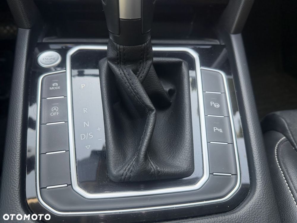 Volkswagen Passat - 16