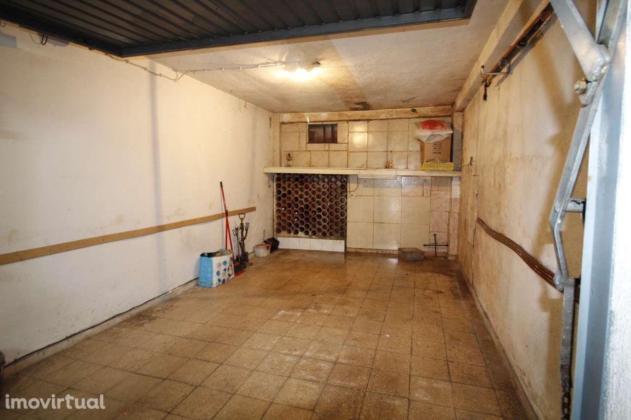 Garagem com 16m² e 2,42m de altura, localizada em Algueirão - Grande imagem: 3/5