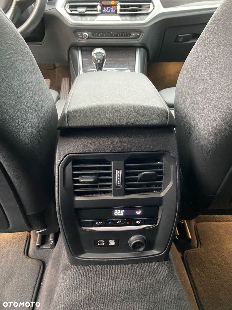 BMW Seria 3 330i - 7