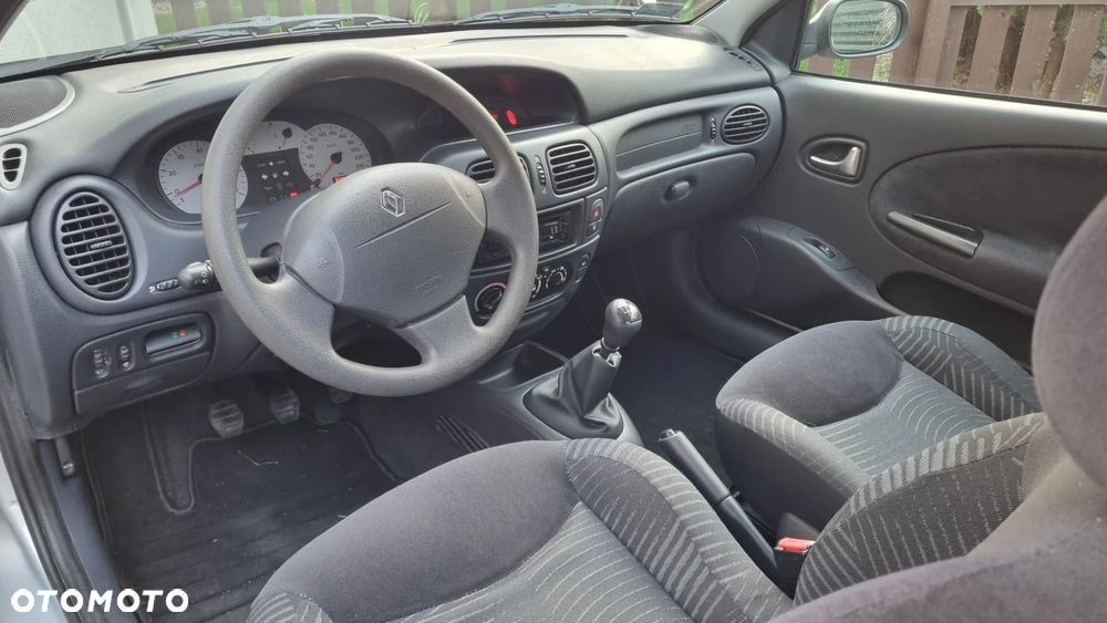 Renault Megane 1.6 - 11