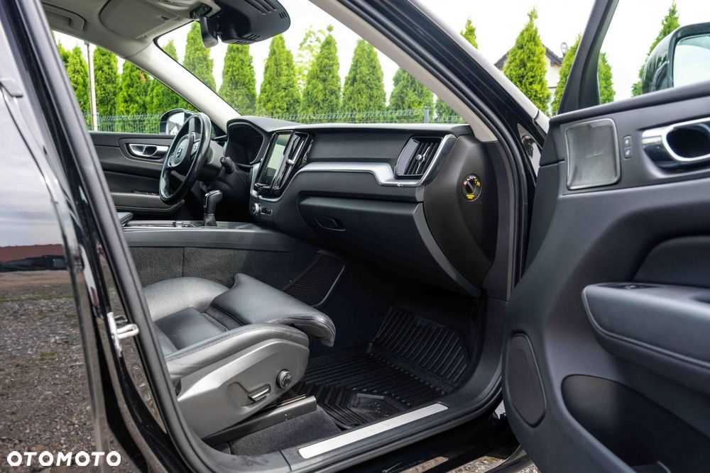 Volvo XC 60 D3 Momentum Pro - 16