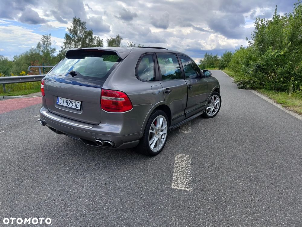 Porsche Cayenne - 2