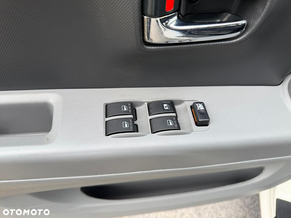 Daihatsu Sirion - 19