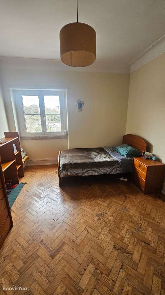 Quarto mobiliado espaçoso e aconchegante ao lado do metro Areeiro - Grande imagem: 3/5