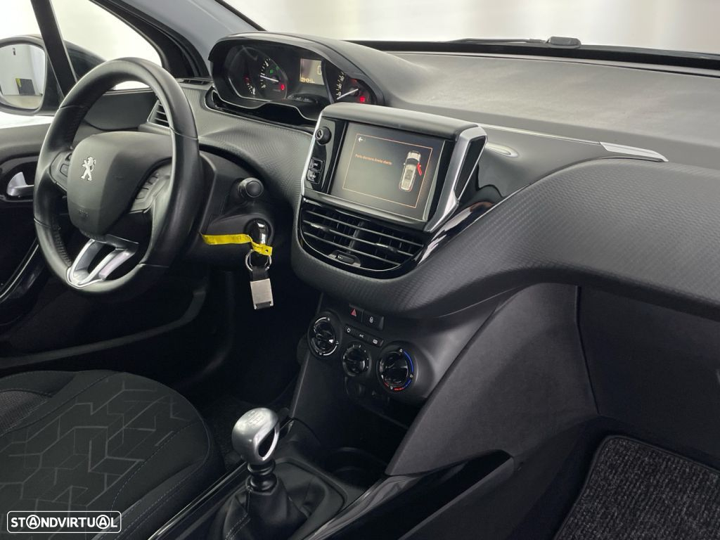 Peugeot 2008 1.2 PureTech Signature - 24