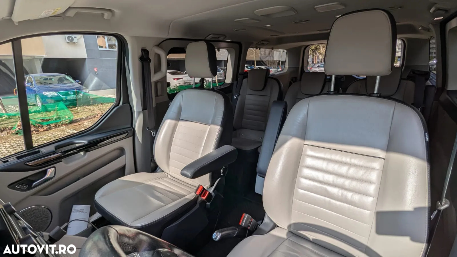 Ford Tourneo Custom Bus 320 2.0 EcoBlue 185 CP L2H1 Titanium X Aut. - 25