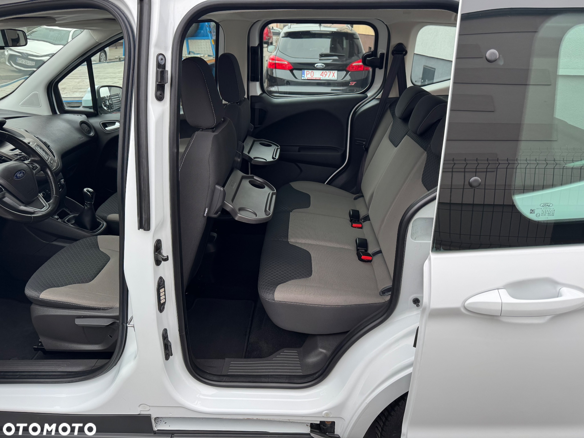 Ford Tourneo Courier 1.5 TDCi S&S Trend - 11