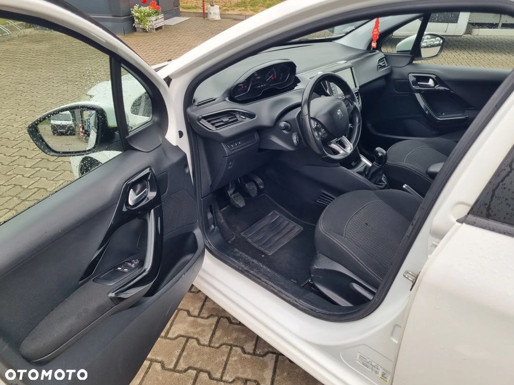 Peugeot 208 - 9