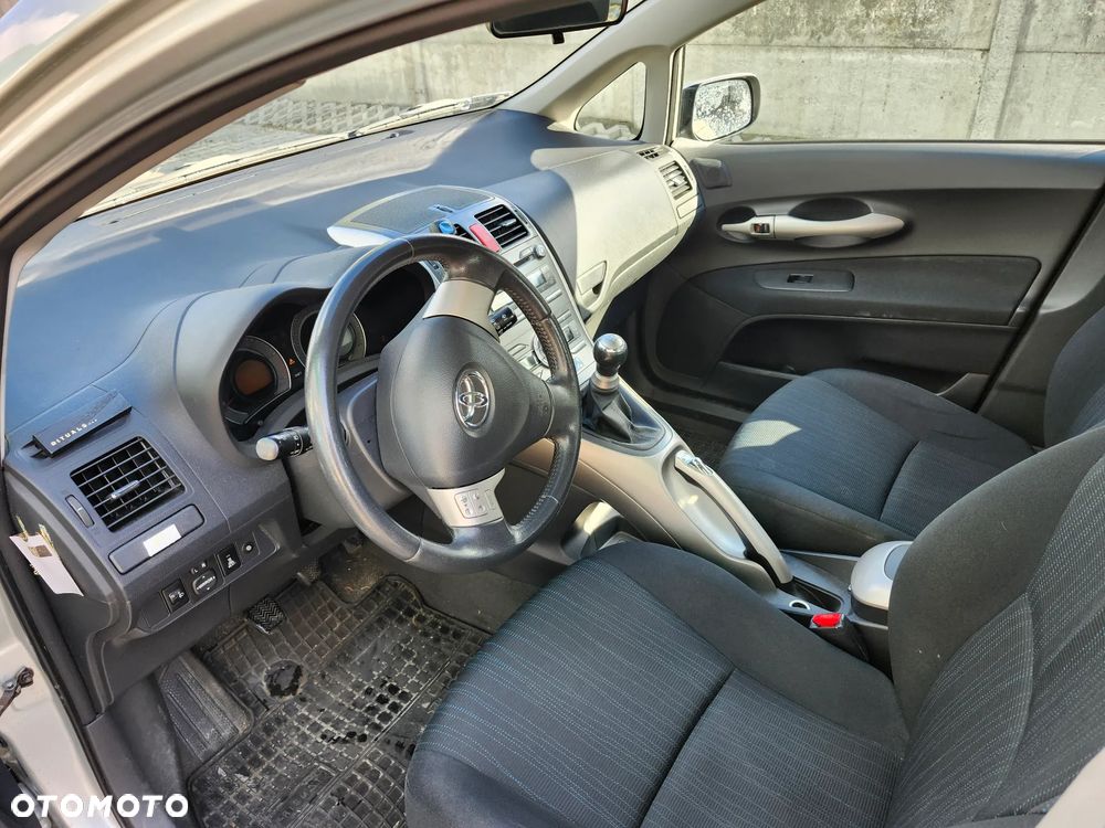 Toyota Auris 1.4 D-4D Premium - 6