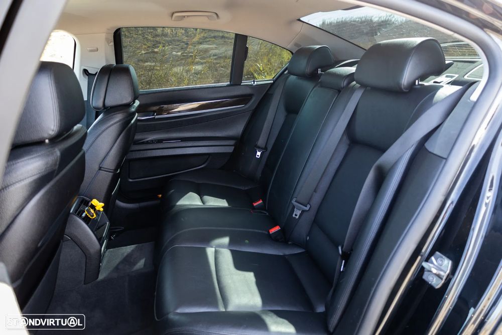 BMW 730 d xDrive - 32