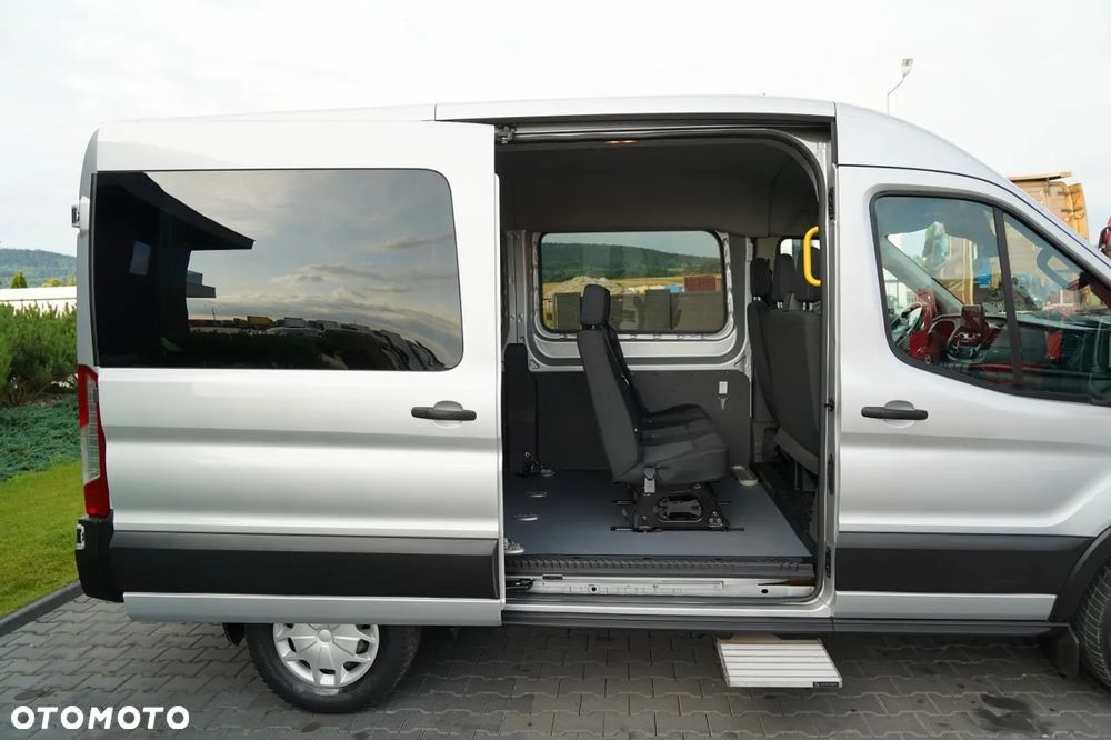 Ford TRANSIT / 6 miejsc / BRYGADÓWAKA  + Najazd na wózek / Dla osób niepełnosprawnych / 2021 / PO KONTRAKCIE SERWISOWYM - 16
