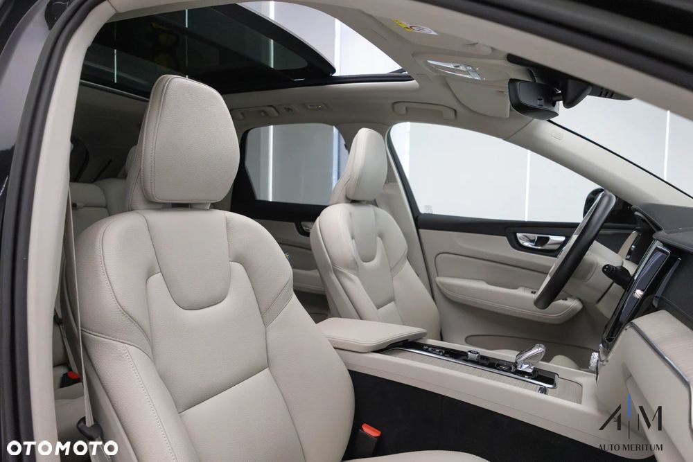 Volvo XC 60 B4 D AWD Plus Bright - 20
