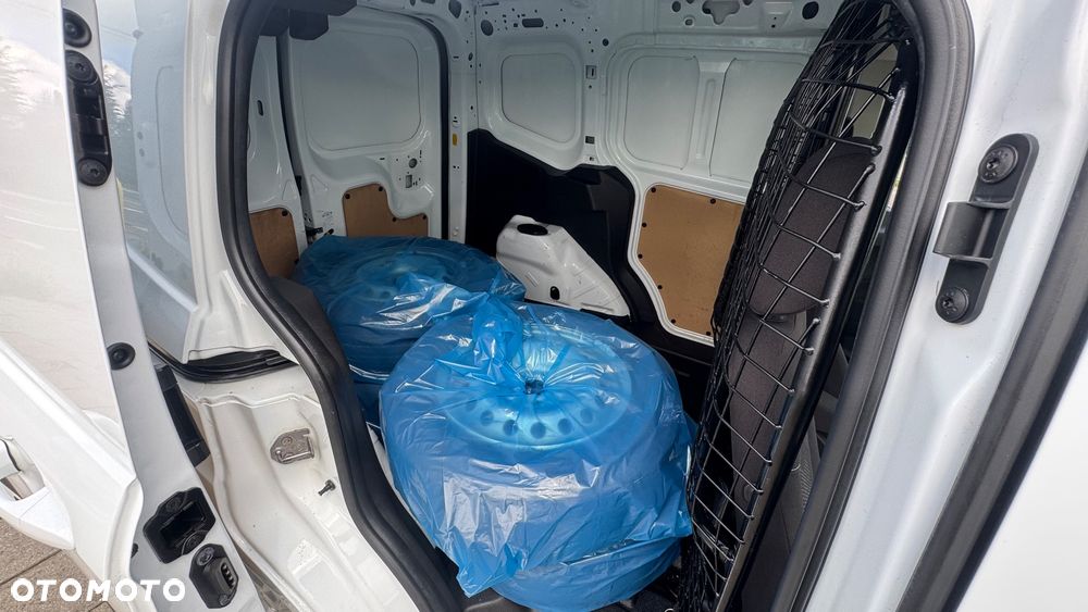 Ford Transit Courier - 19