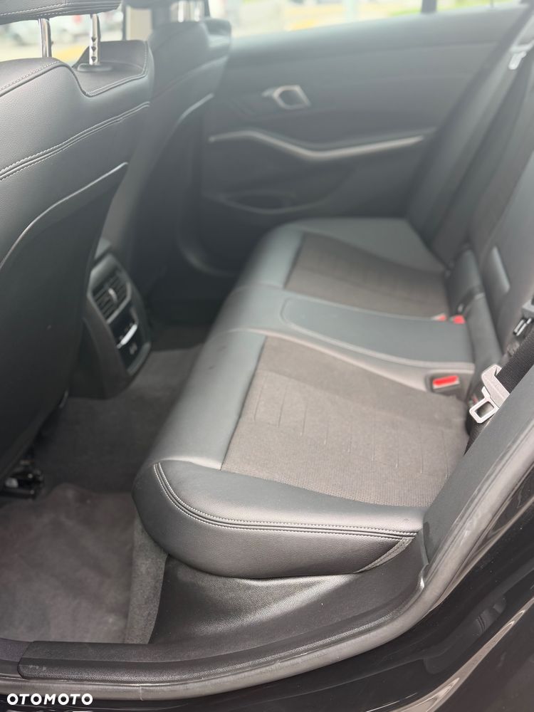 BMW Seria 3 318i - 14