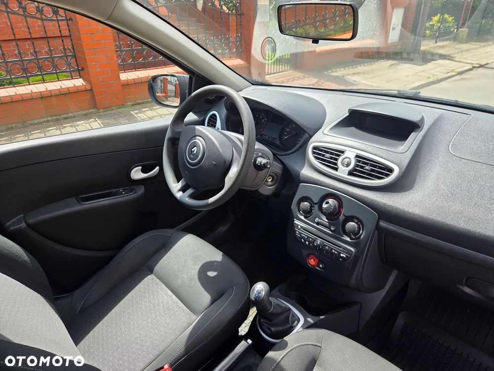 Renault Clio - 22