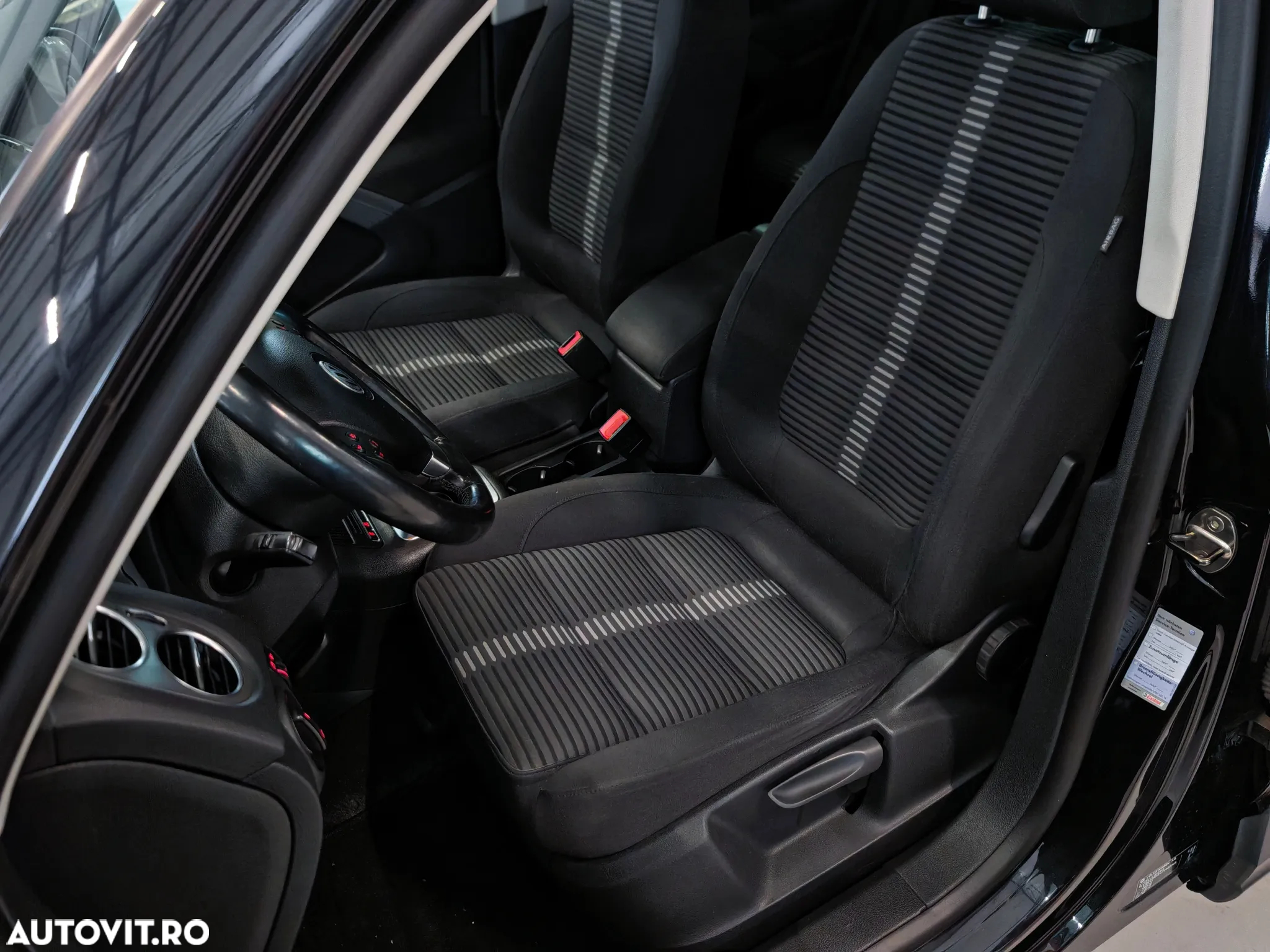 Volkswagen Tiguan 2.0 TDI 4Motion DSG Sport & Style - 8