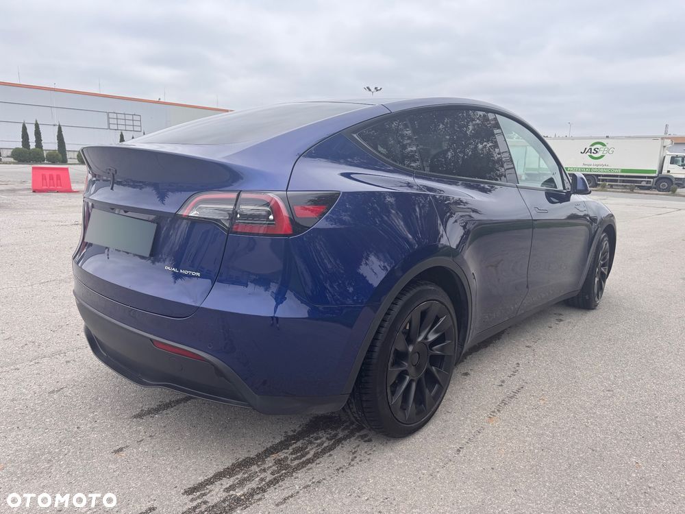Tesla Y Long Range AWD - 5