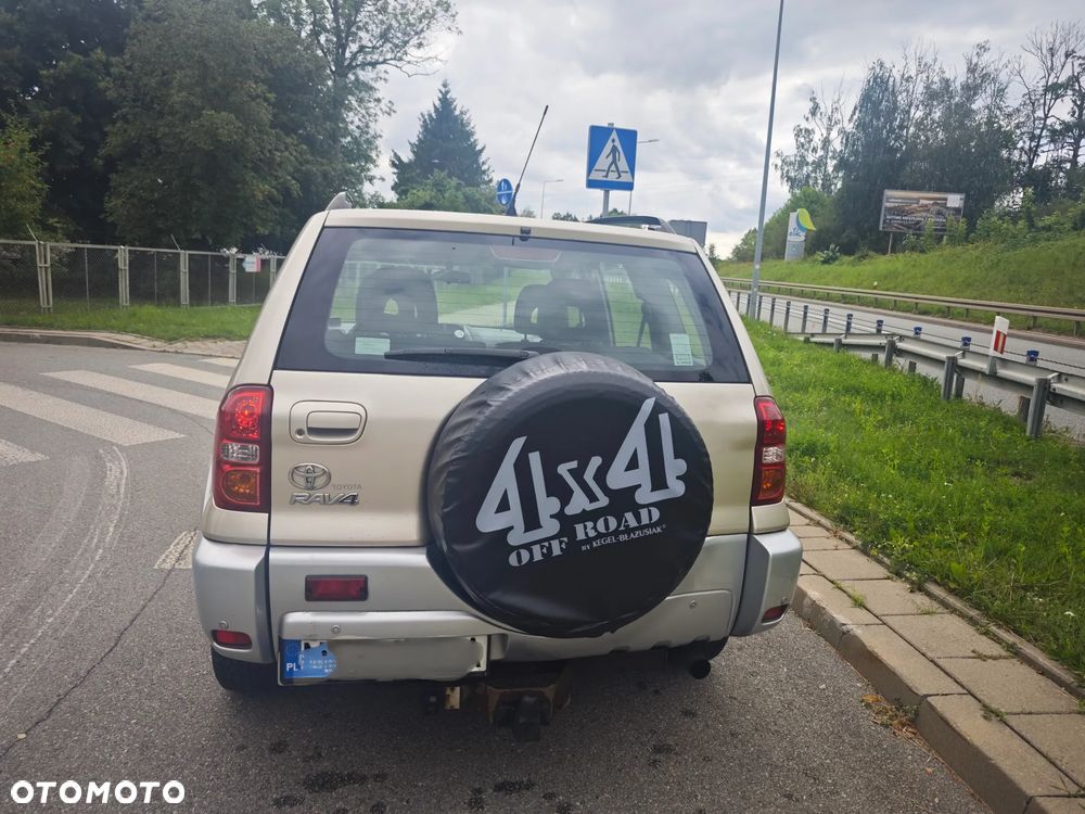 Toyota RAV4 D-4D 4x4 - 5