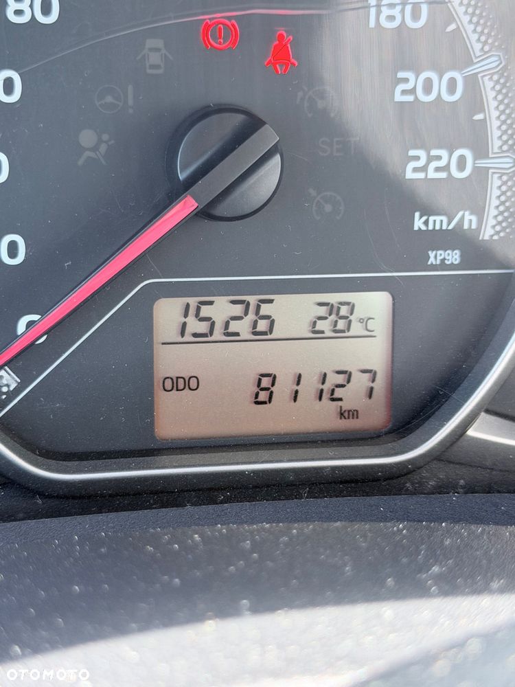Toyota Yaris Hybrid 100 Premium - 10