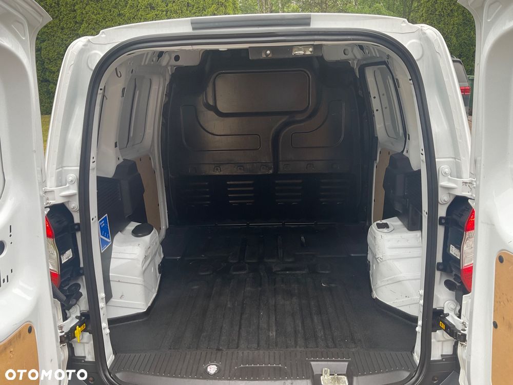 Ford Transit Courier - 12