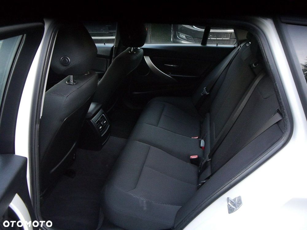 BMW Seria 3 318d Luxury Line - 29