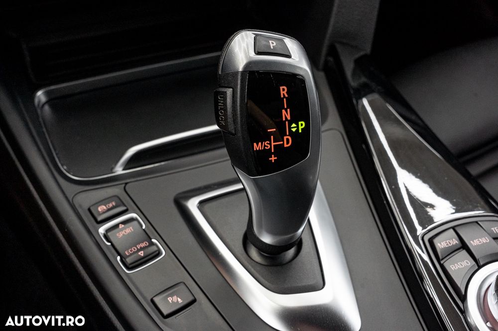 BMW Seria 3 318d Aut. Sport Line - 35