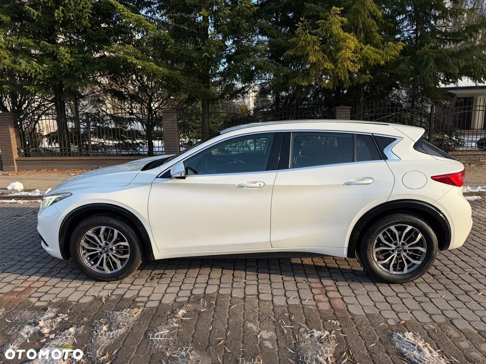Infiniti Q30 1.5d Premium Tech Gallery White - 8