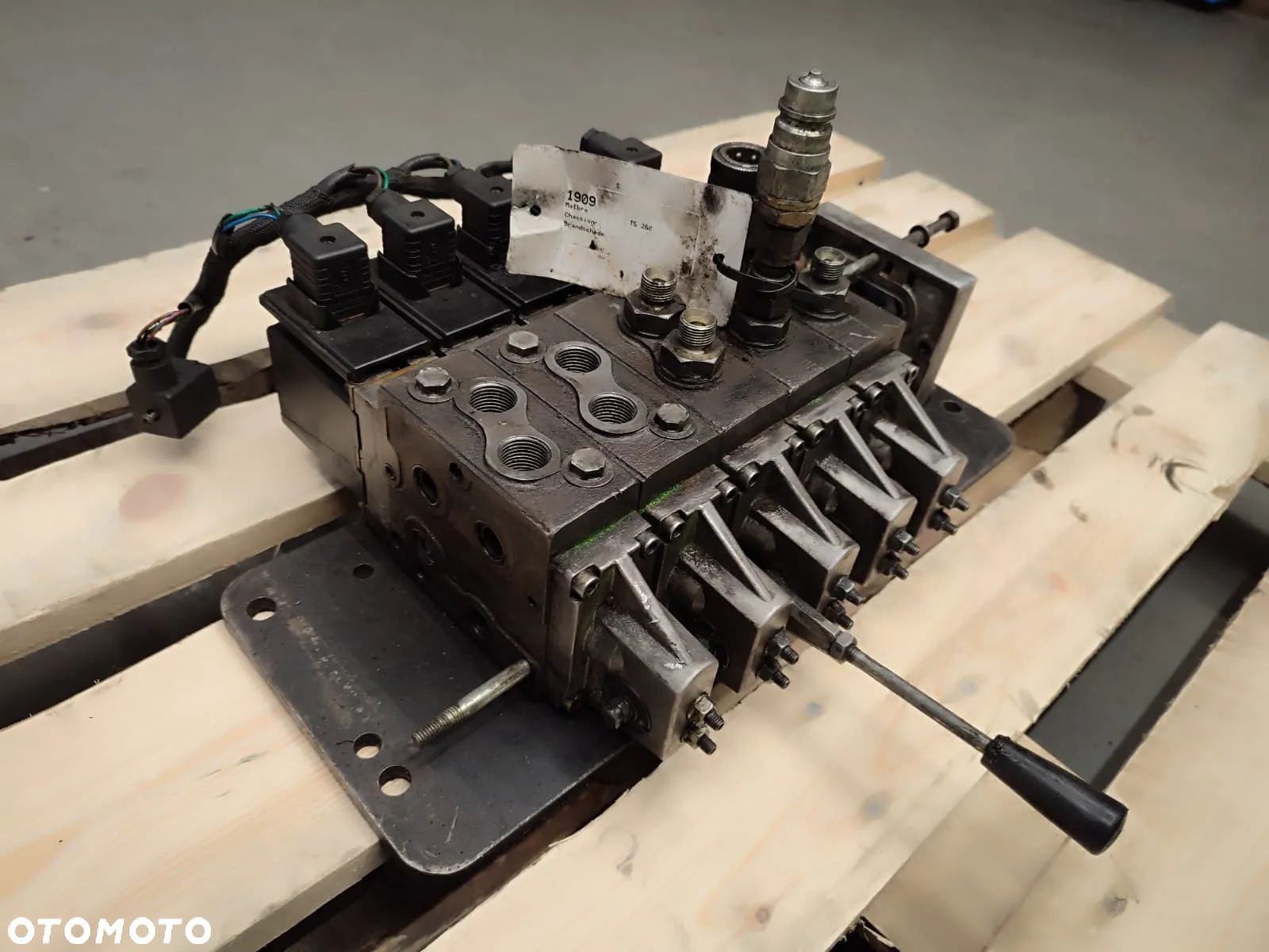 Rozdzielacz hydrauliczny 157H3889 MATBRO TS 260 - 6