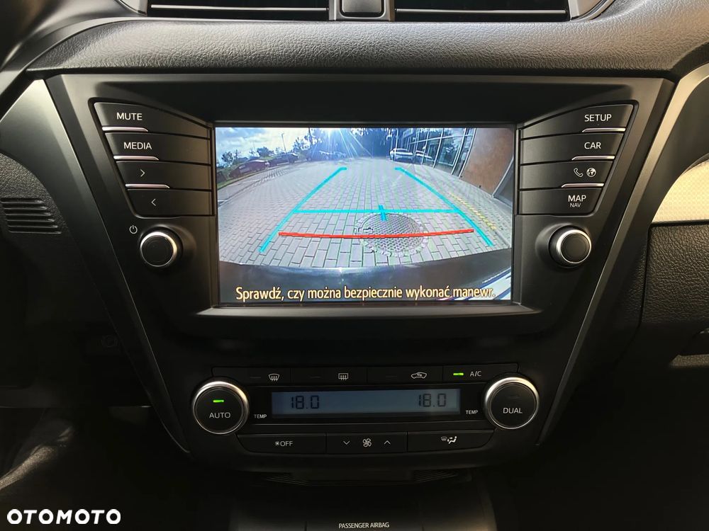 Toyota Avensis 2.0 D-4D Premium - 21