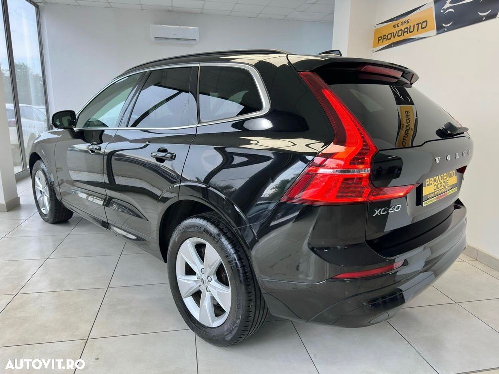 Volvo XC 60 B4 MHEV AWD Momentum Pro - 3