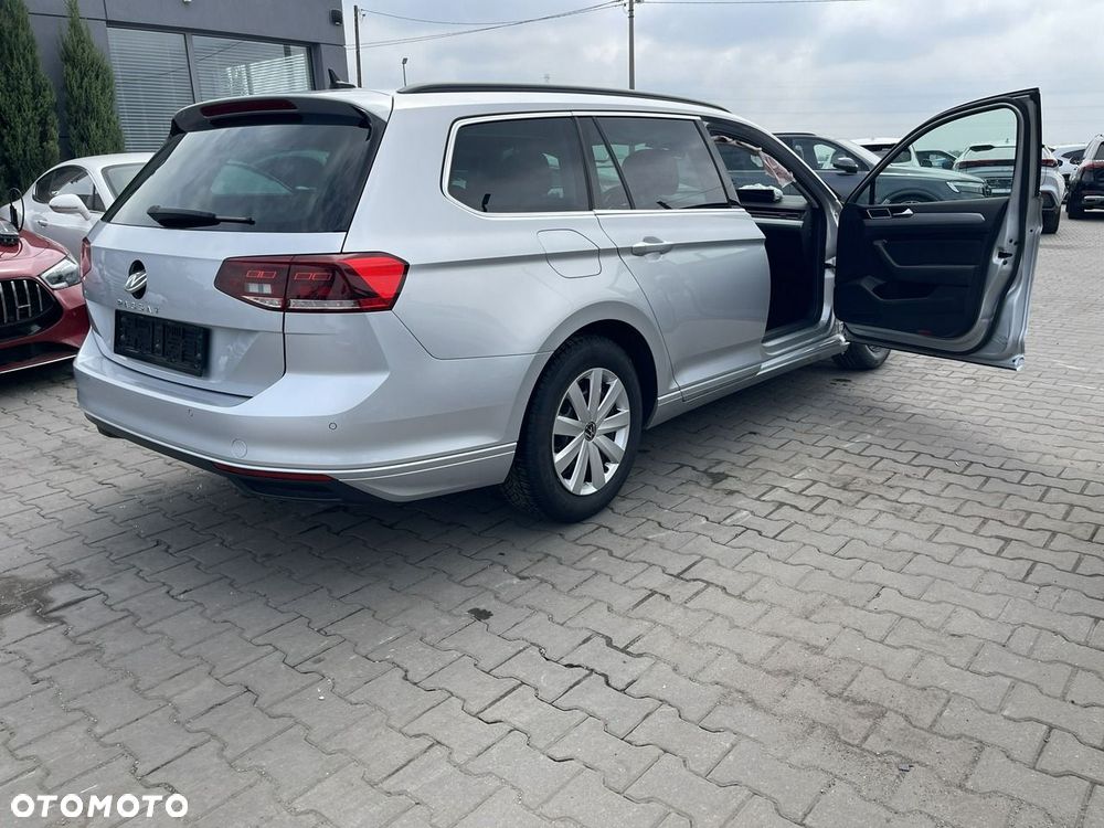 Volkswagen Passat Variant 2.0 TDI SCR DSG Conceptline - 6