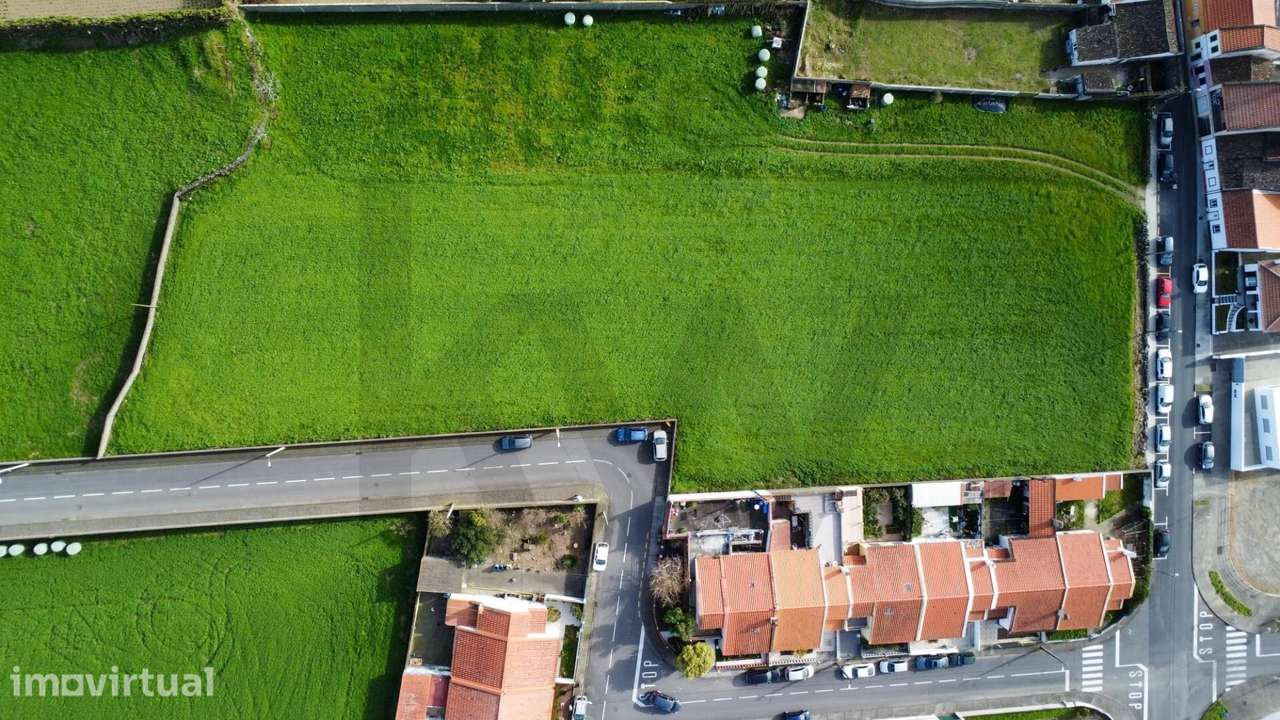 Terreno urbano com 4.940 m2, localizado na freguesia Ribeirinha, no co - Grande imagem: 4/16
