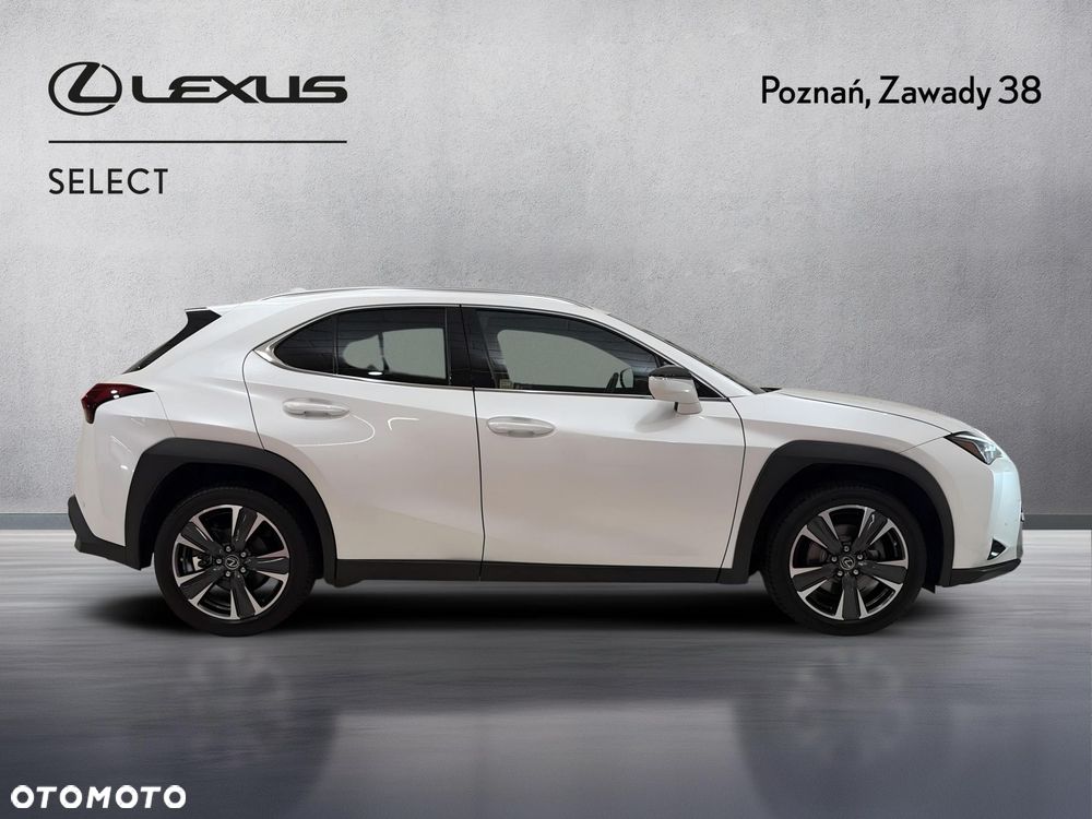 Lexus UX - 4