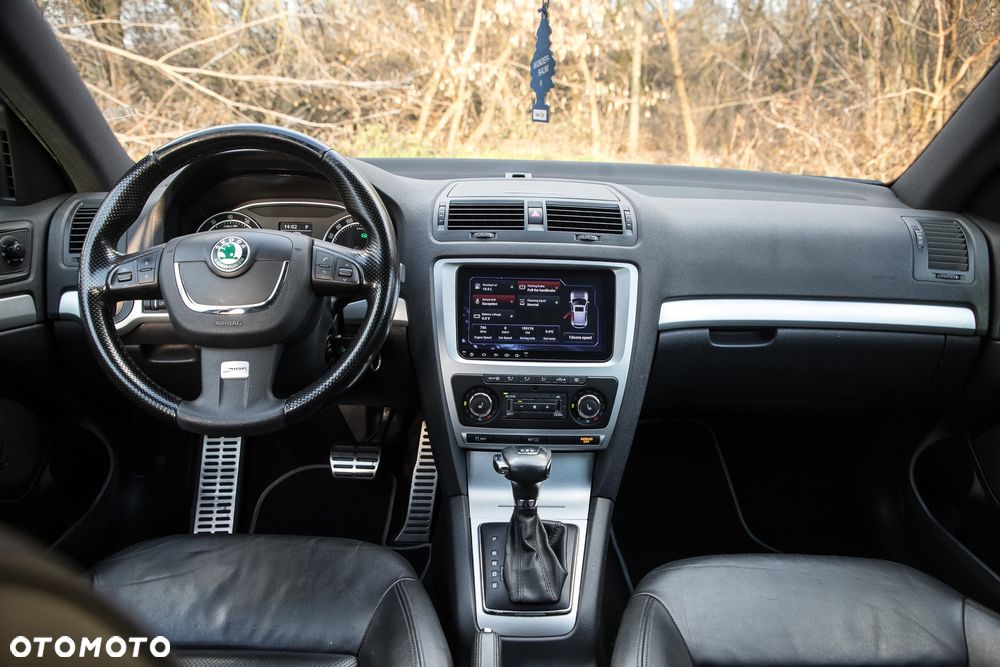 Skoda Octavia 2.0 TSI DSG RS - 29