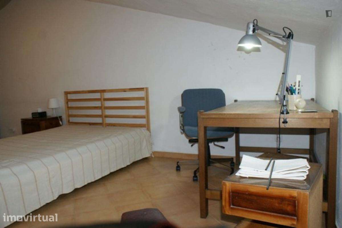 Quarto - localizado em Arregaça Coimbra - Grande imagem: 3/16