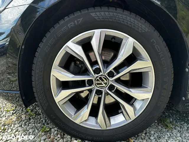 Volkswagen Passat - 11