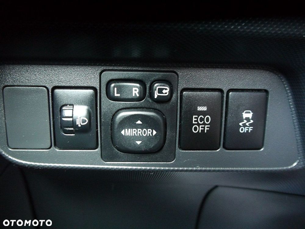 Toyota Auris 1.33 VVT-i Terra - 27