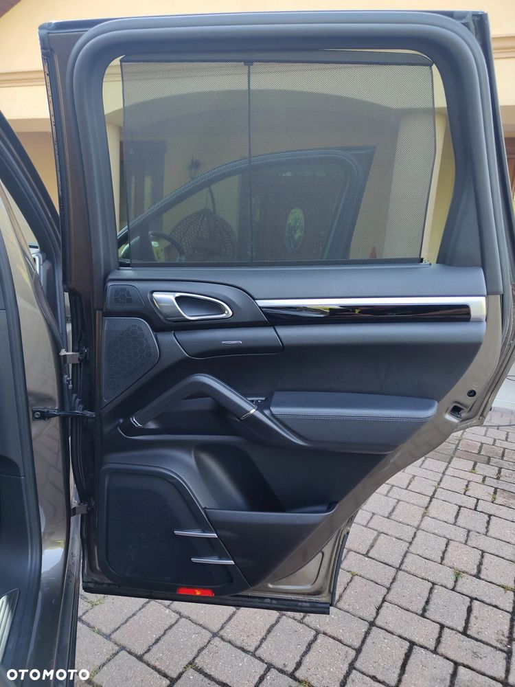 Porsche Cayenne Platinum Edition - 24