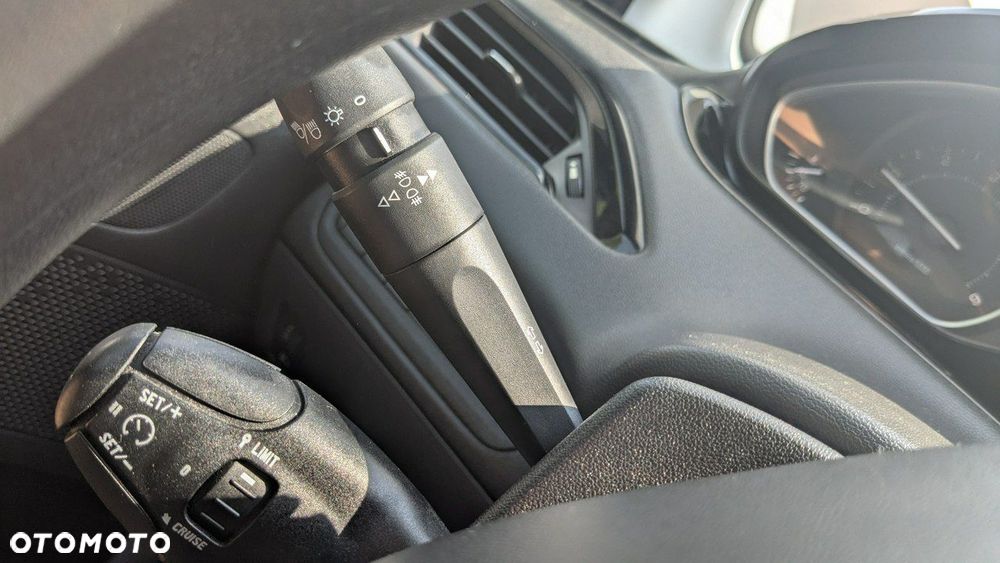 Peugeot 208 - 25